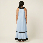 Mayline | Vestido largo sin mangas con cuello de volantes y ribete en contraste