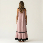 Mayline | Vestido largo sin mangas con cuello de volantes y ribete en contraste
