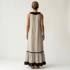 Mayline | Vestido largo sin mangas con cuello de volantes y ribete en contraste